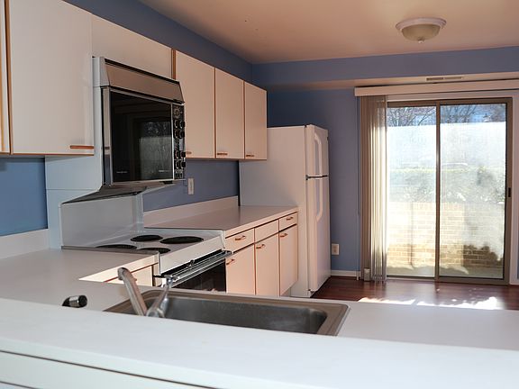 2nd image of 2104 Chesapeake Harbour Dr E #T2