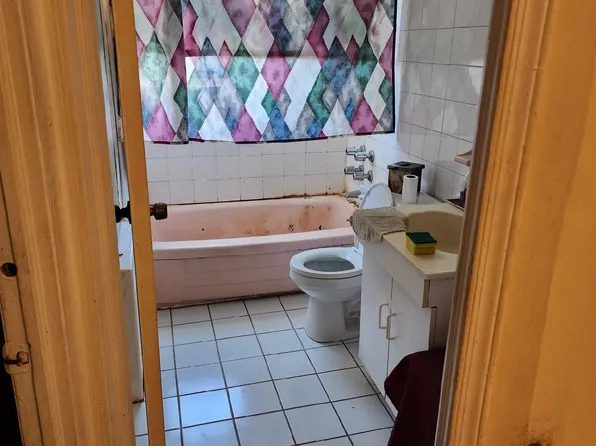 72-11 Burchell Avenue image 9 of 15