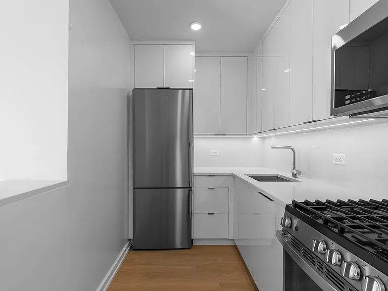 124 W 60th St #22B — Photo 8