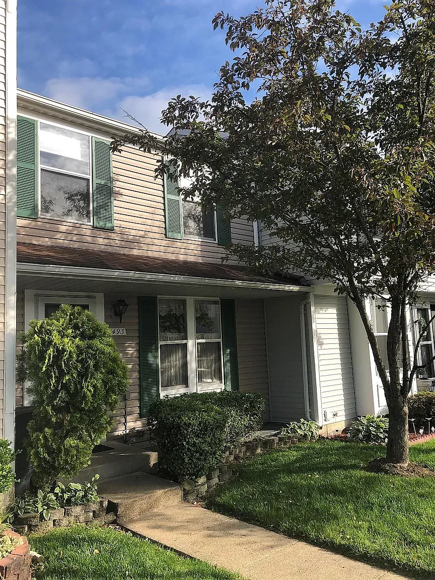 3 bed, 2.5 bath, 1749 sqft, $2,600 — Photo 2