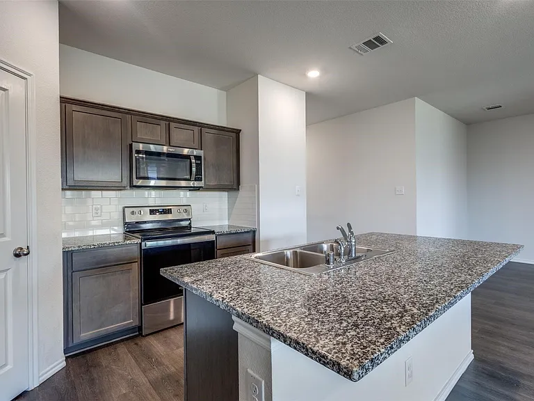 808 Saddle Horn Way — Photo 13