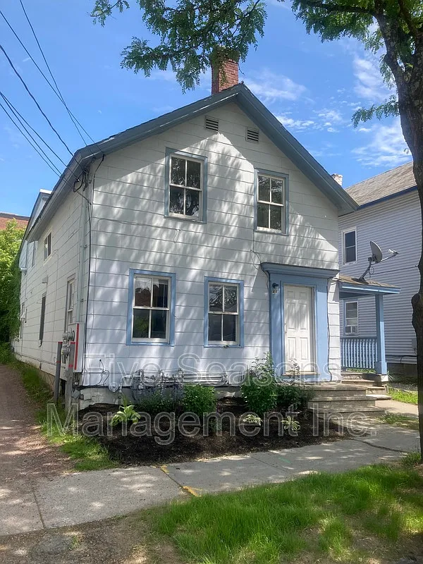 3 bed, 1.0 bath, 800 sqft, $3,000 — Photo 1