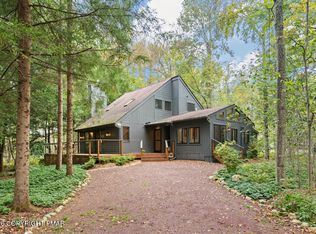 2228 White Oak Trl, Pocono Pines, PA 18350