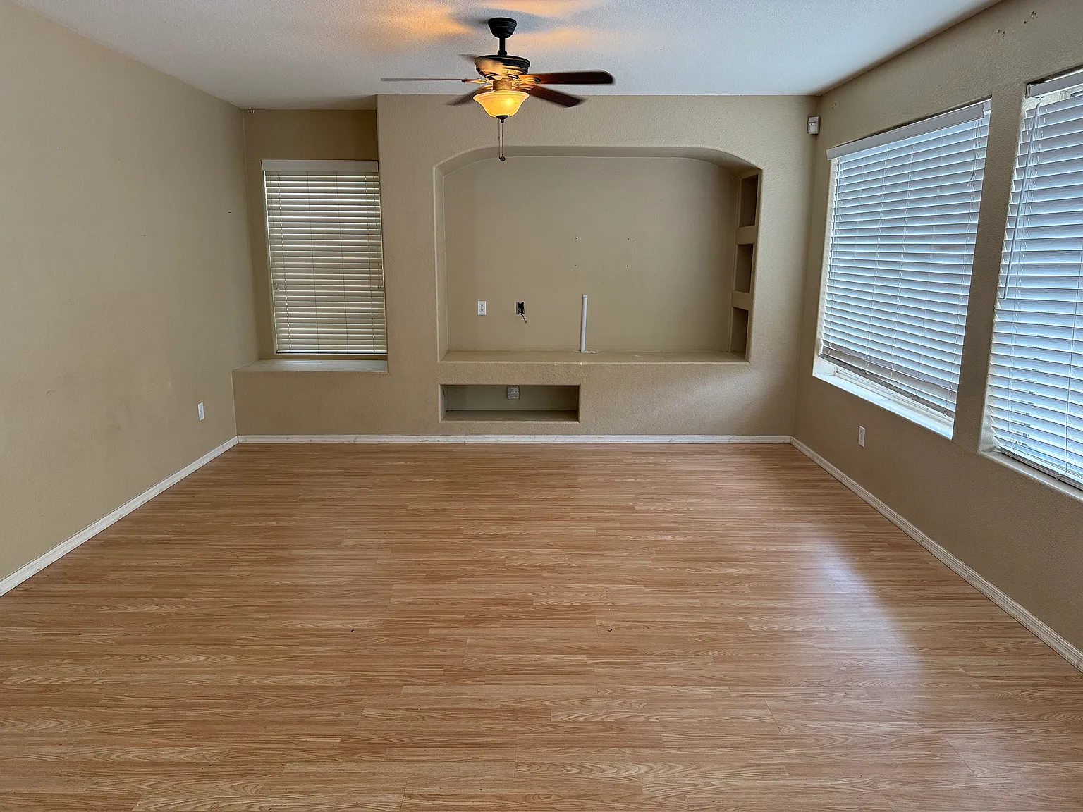 3 bed, 2127 sqft, $2,550 — Photo 3