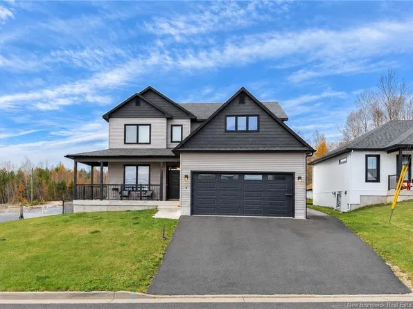 7 Aurora St, Fredericton, NB E3G 0L3