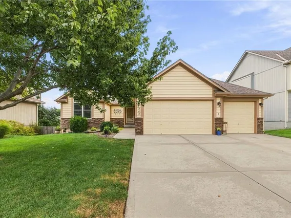 343 SE Wood Ln, Lees Summit, MO 64063