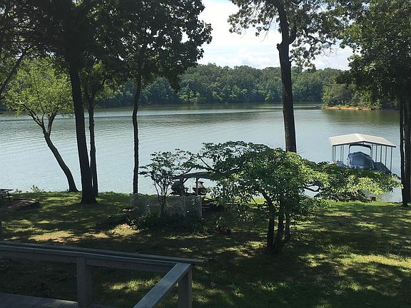 5th image of 140 Shore Ln