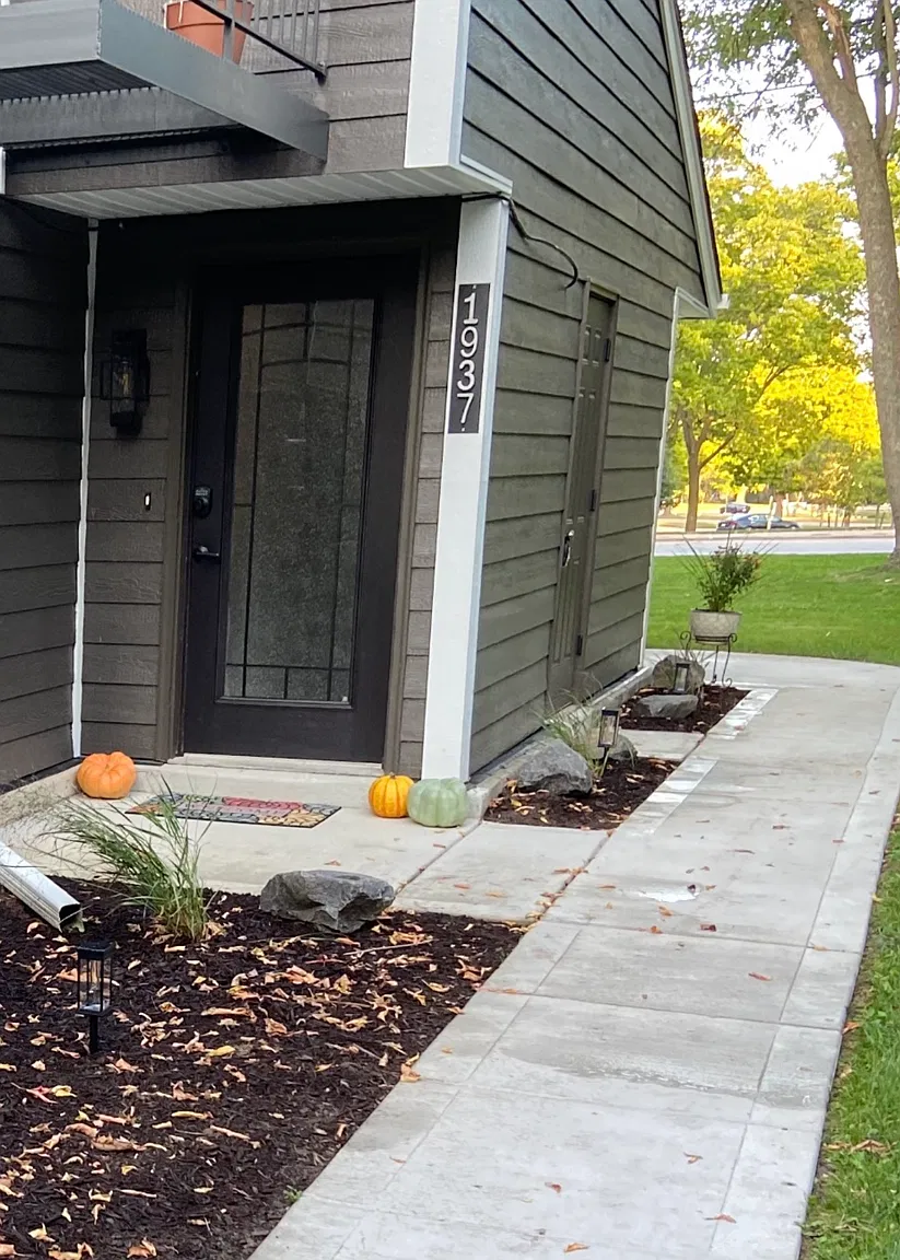 2 bed, 1060 sqft, $1,749 — Photo 2