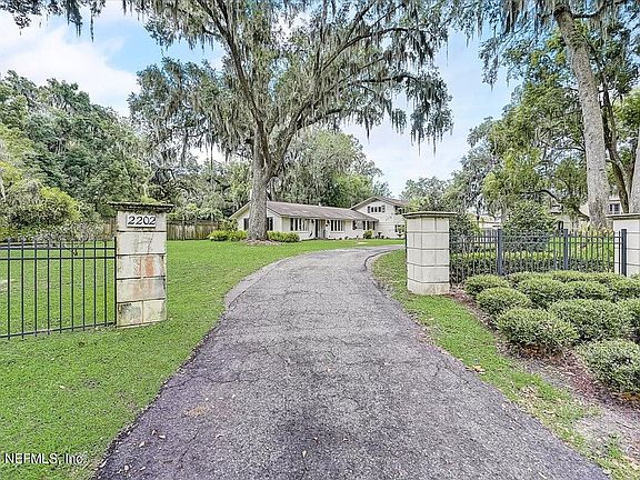 3rd image of 2202 CHERYL Drive