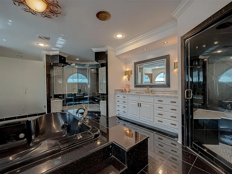 12445 Memorial Dr — Photo 30