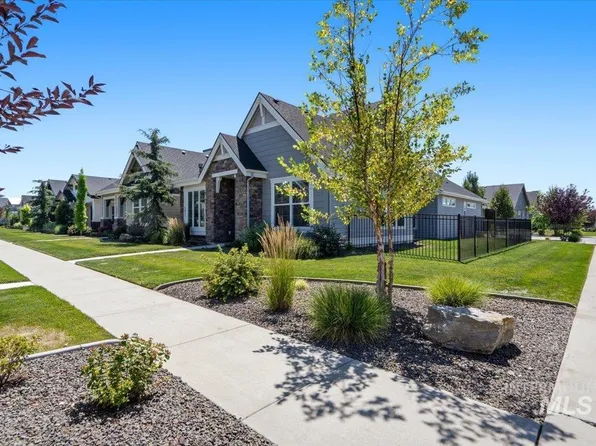 5017 S Hill Farm Ln, Meridian, ID 83642