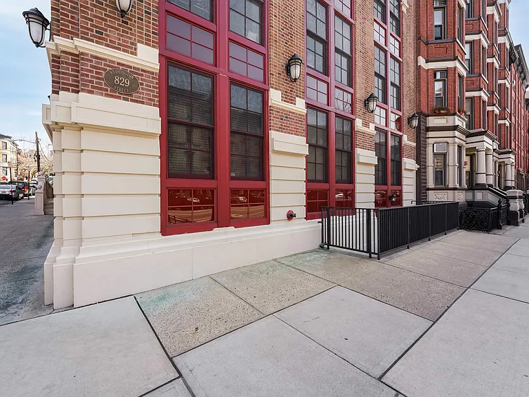 829 Washington St #5 — Photo 29