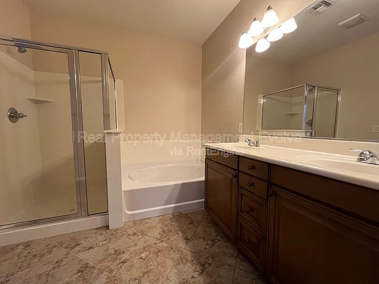 3454 E Constitution Dr — Photo 22