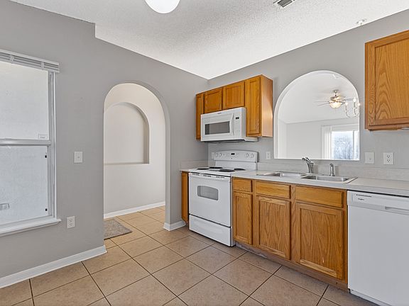 2nd image of 215 Curtis Ave