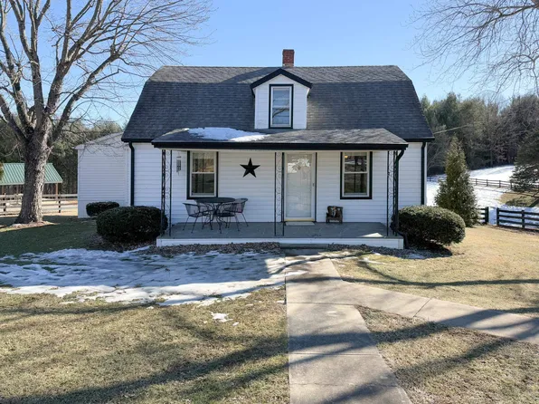 1561 New Hope Rd, Staunton, VA 24401