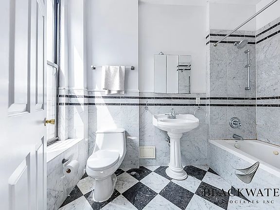 4th image of 377 W 125th St APT 3