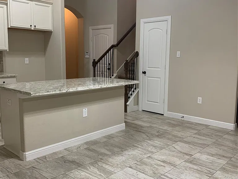 10023 Thicket Park Ln — Photo 4