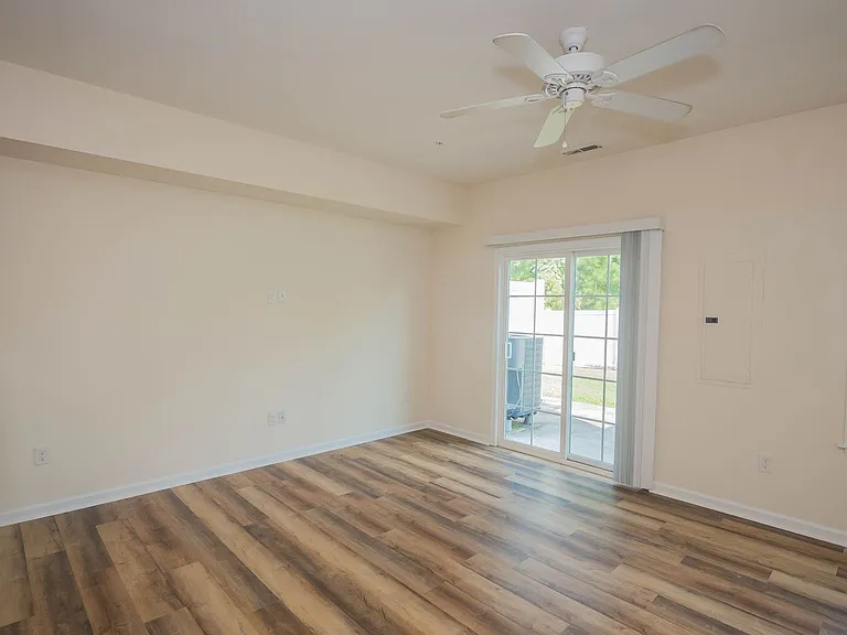 403 Parkview Ct — Photo 63