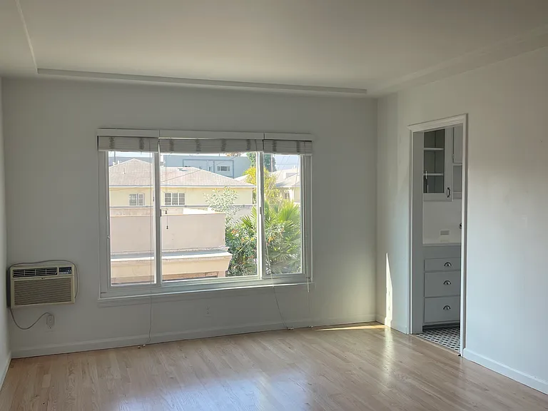 1849 N Harvard Blvd #4 — Photo 10