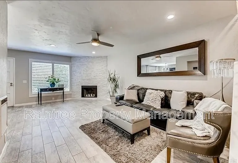 671 Ascot Dr — Photo 3