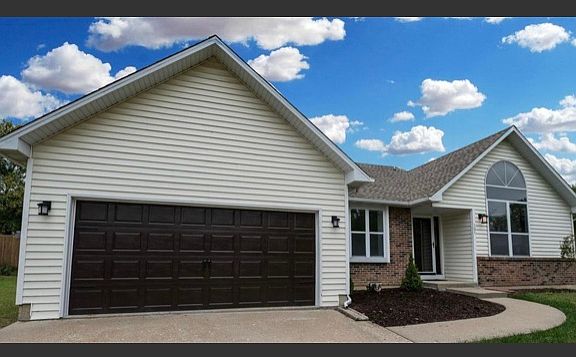 2nd image of 101 N Cedar Lake Dr W