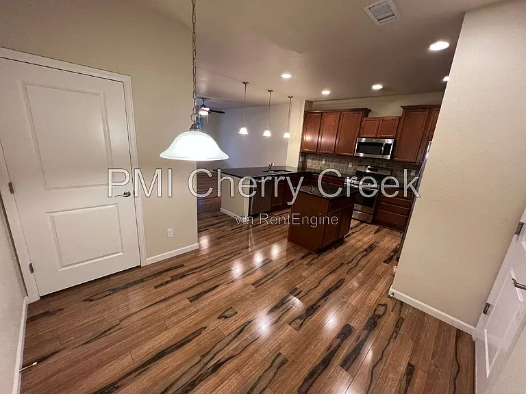 8159 S Akron Ct — Photo 3