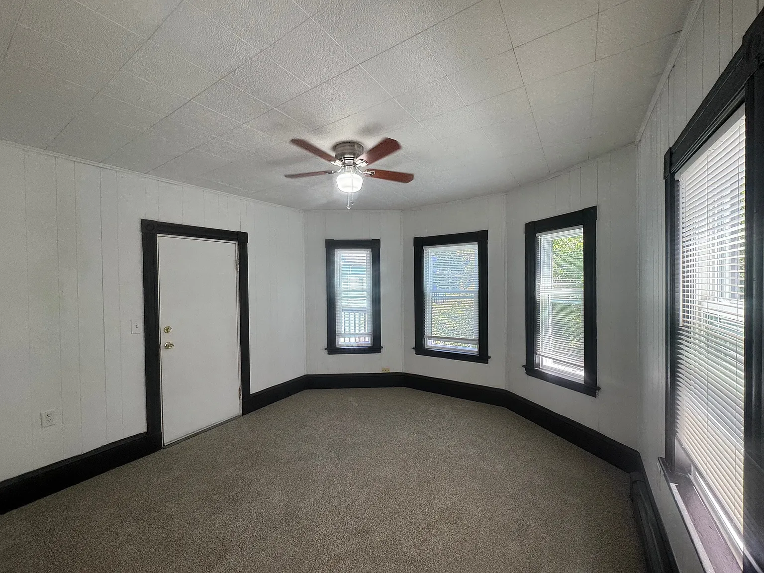 1 bed, 750 sqft, $2,000 — Photo 4