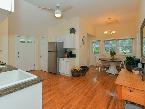 4th image of 5 Halsey Ave