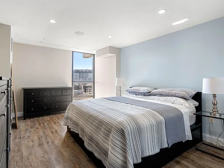 566 Commonwealth Ave #Penthouse 2 — Photo 10