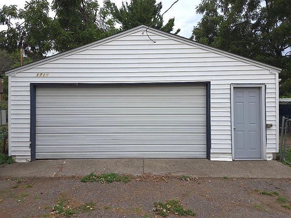 3rd image of 1715 Race St
