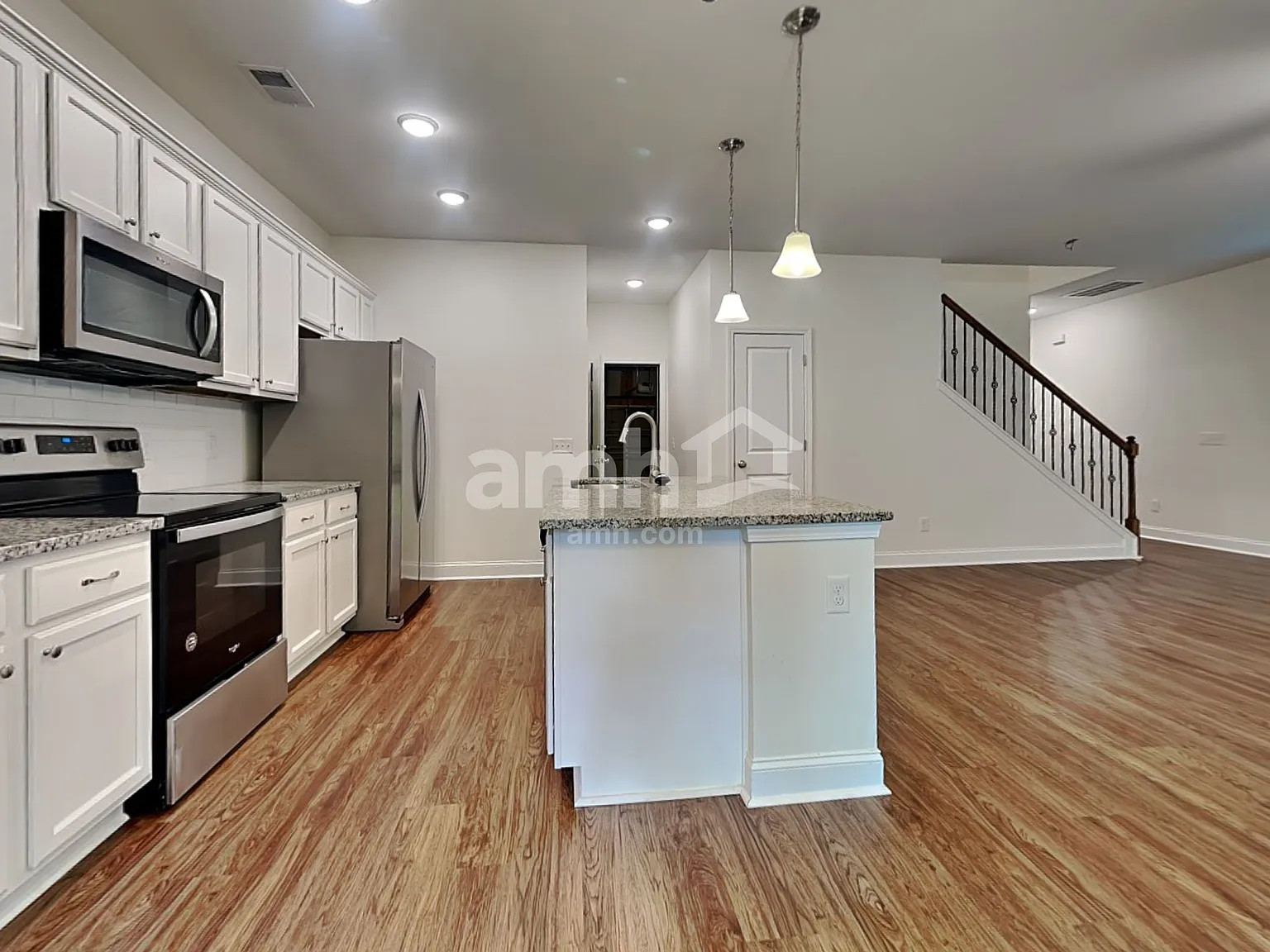 4 bed, 2.5 bath, 1886 sqft, $2,480 — Photo 3