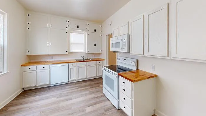 514 E E Ave — Photo 1