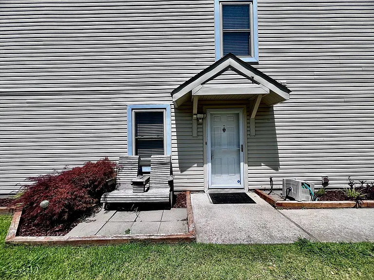1611 Slidell Ln — Photo 3