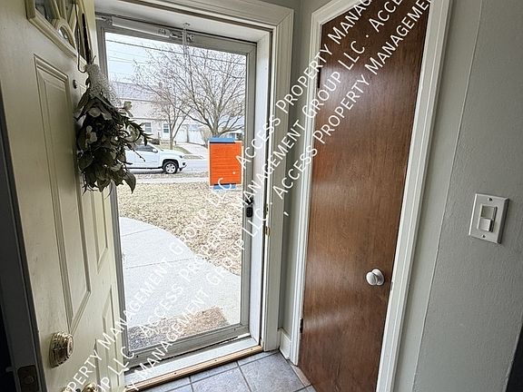 2nd image of 946 Sylvia St NW