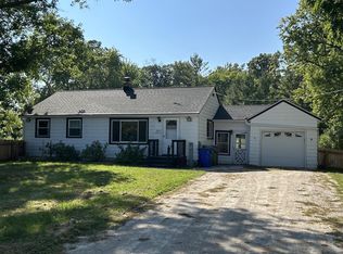 W152S10327 Thode Dr, Muskego, WI 53150