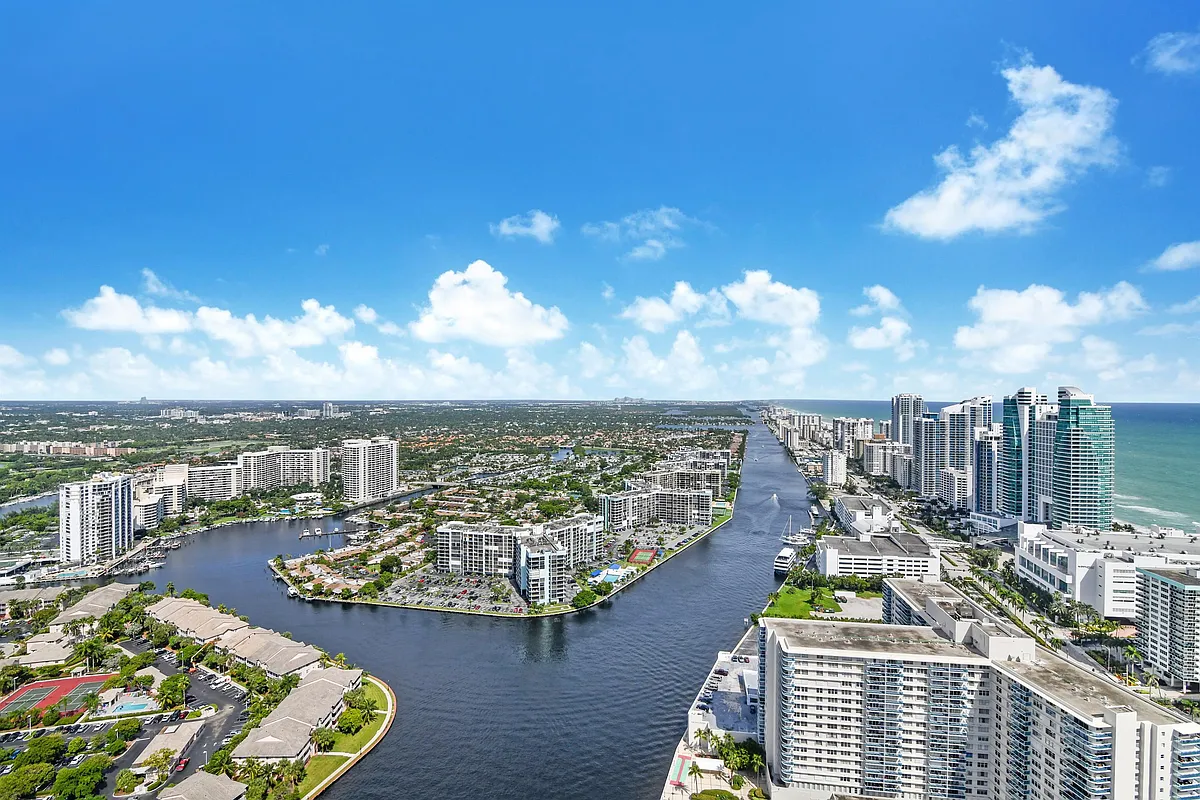Building Photo - 4010 S Ocean Dr #4001-1-1