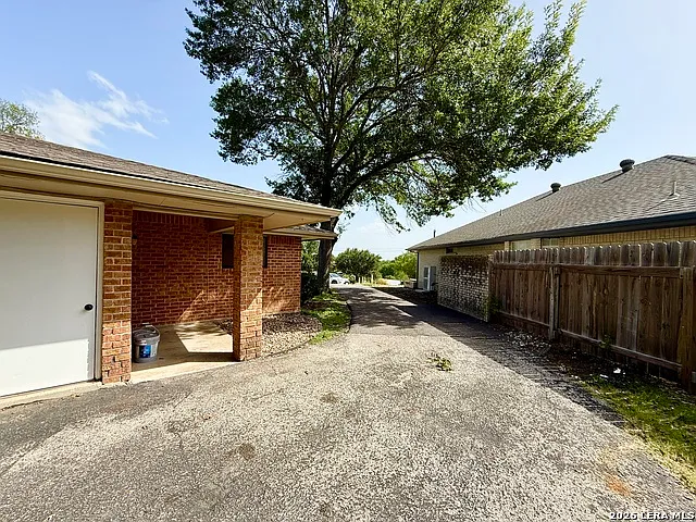 705 Woodcrest Cir — Photo 23