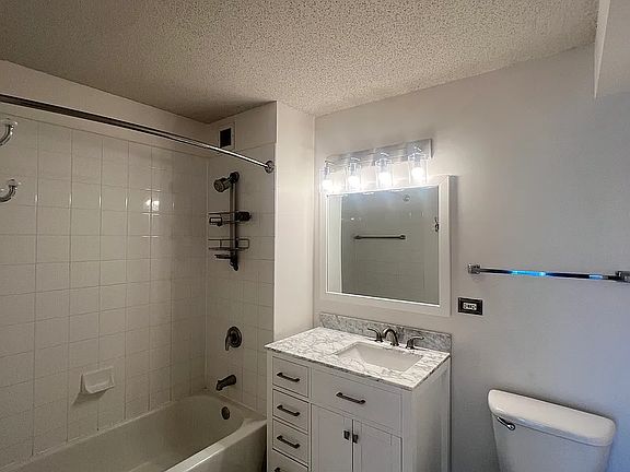 4th image of 2 E Erie St APT 2714