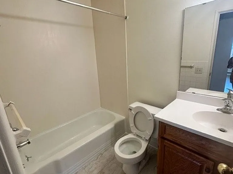 1302 Crowley Ave — Photo 6