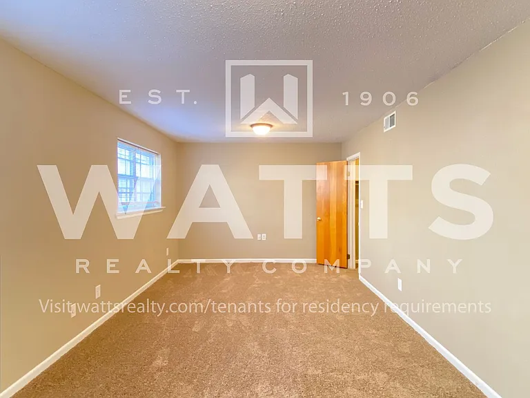 Club View Apartments — Photo 11
