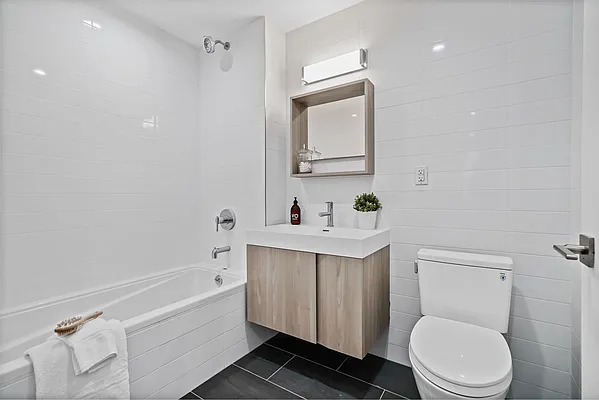 Sold by Avenue Sotheby's International Realty | media 22