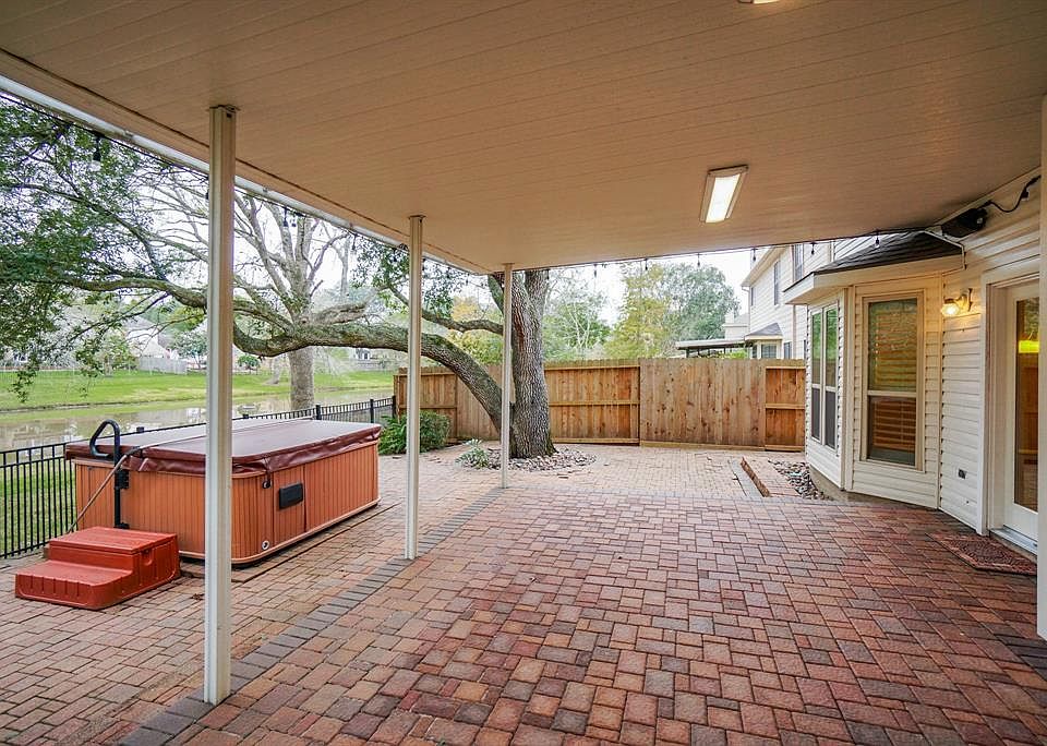 1st image of 1927 Victoria Garden Dr