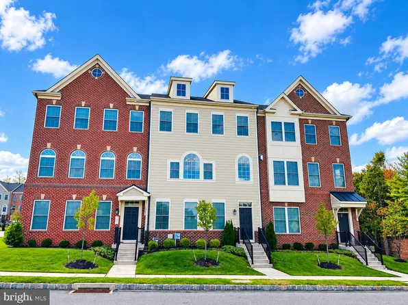102 Agnes Grace Ln #13, Wayne, PA 19087