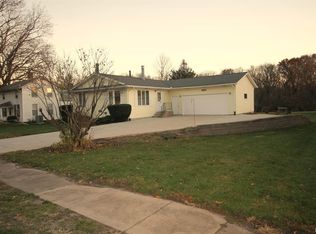 920 State St, Colona, IL 61241