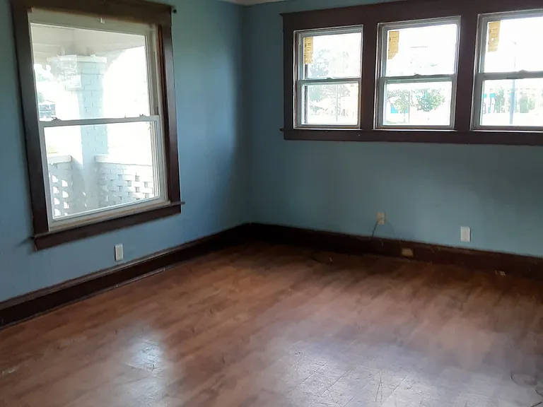 3402 N Detroit Ave — Photo 7