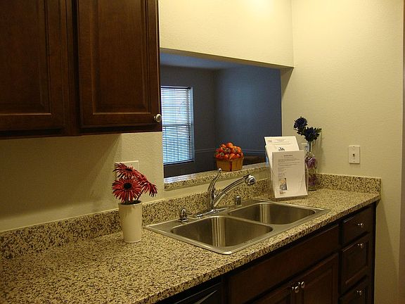 4th image of 204 Chaucer Ln APT E