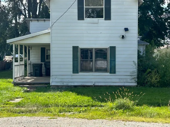 209 N Main St, Kennard, IN 47351