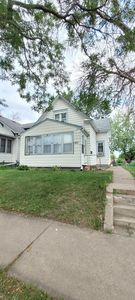 991 Rose Ave E, Saint Paul, MN, 55106