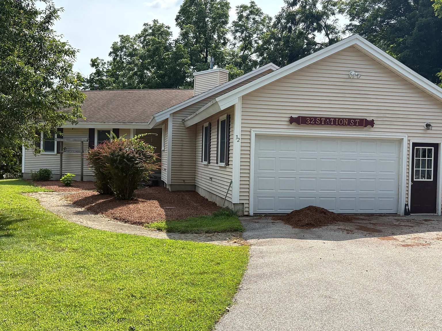 3 bed, 2.0 bath, 1576 sqft, $3,500 — Photo 2