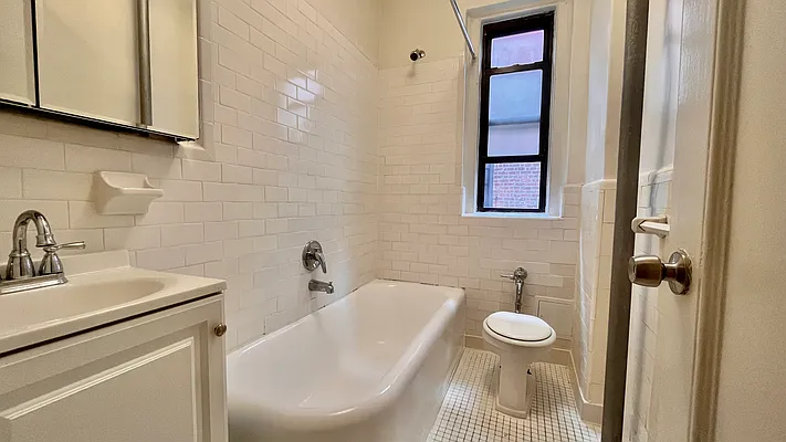 Rented by Sovereign Associates | media 9